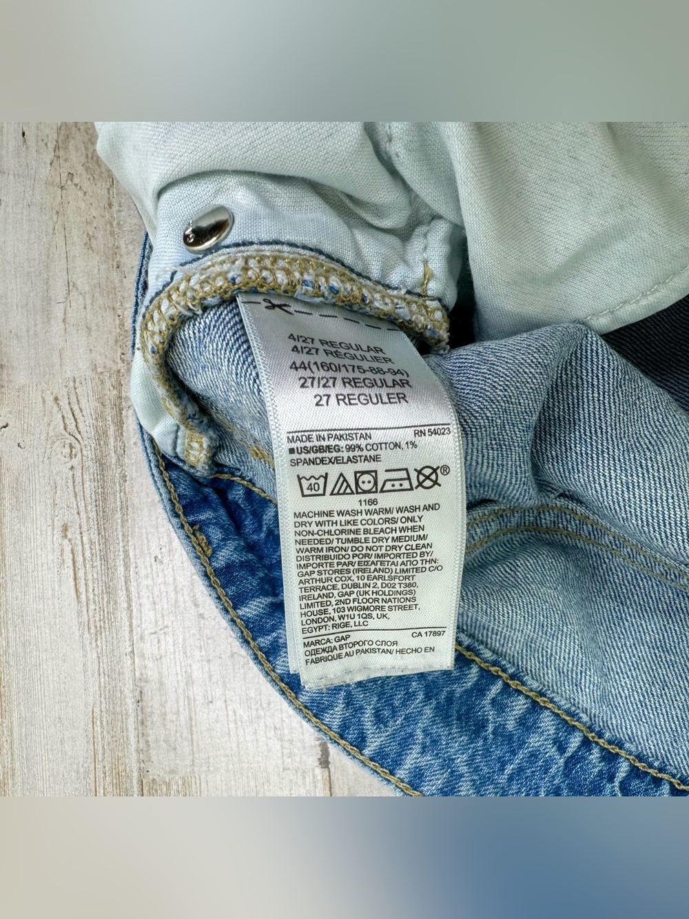 GAP Women’s Boyfriend Fit Jeans 4/27R (30x24) Blue Medium Wash Denim - Picture 5 of 12